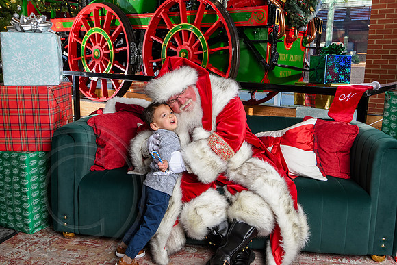 RKPhoto-2025-TheCharlestonSanta-Nov29-0920