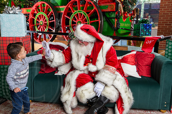 RKPhoto-2025-TheCharlestonSanta-Nov29-0921