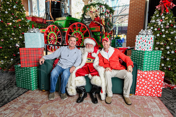 RKPhoto-2025-TheCharlestonSanta-Nov29-0925
