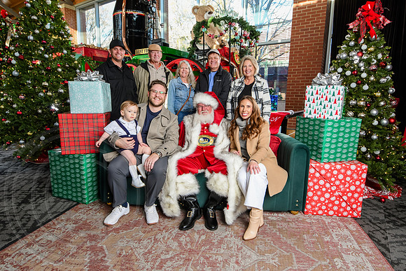 RKPhoto-2025-TheCharlestonSanta-Nov29-0935