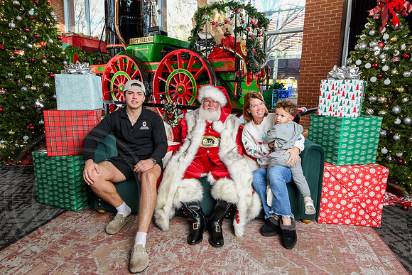RKPhoto-2025-TheCharlestonSanta-Nov29-0924