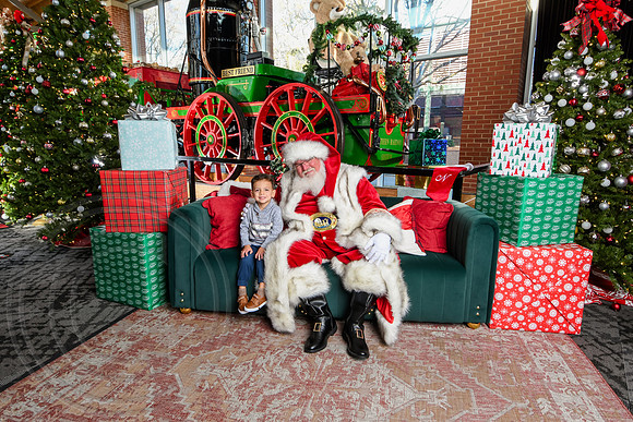 RKPhoto-2025-TheCharlestonSanta-Nov29-0918