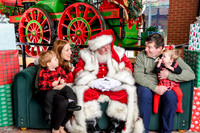 RKPhoto-2025-TheCharlestonSanta-Nov30-0957