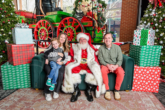 RKPhoto-2025-TheCharlestonSanta-Nov30-0965