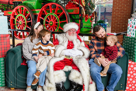 RKPhoto-2025-TheCharlestonSanta-Nov30-0971
