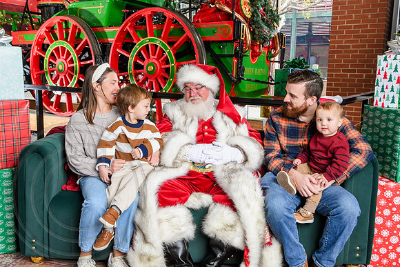 RKPhoto-2025-TheCharlestonSanta-Nov30-0972