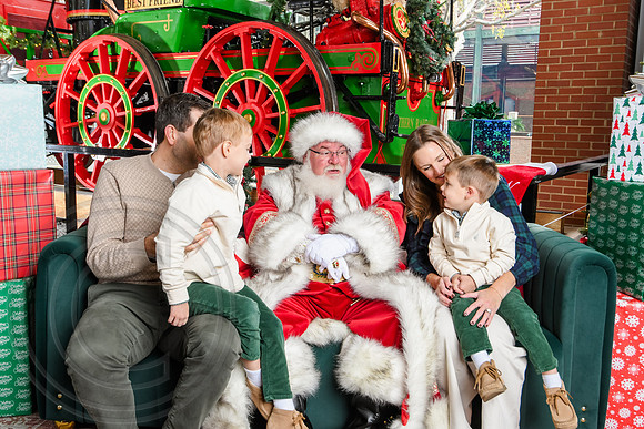 RKPhoto-2025-TheCharlestonSanta-Nov30-0976