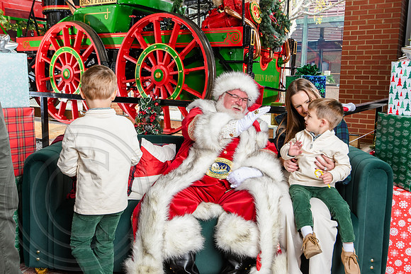 RKPhoto-2025-TheCharlestonSanta-Nov30-0980