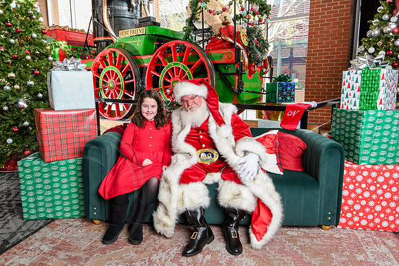 RKPhoto-2025-TheCharlestonSanta-Nov30-0984