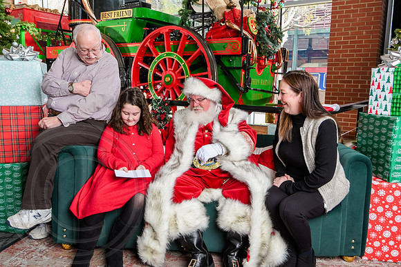 RKPhoto-2025-TheCharlestonSanta-Nov30-0986