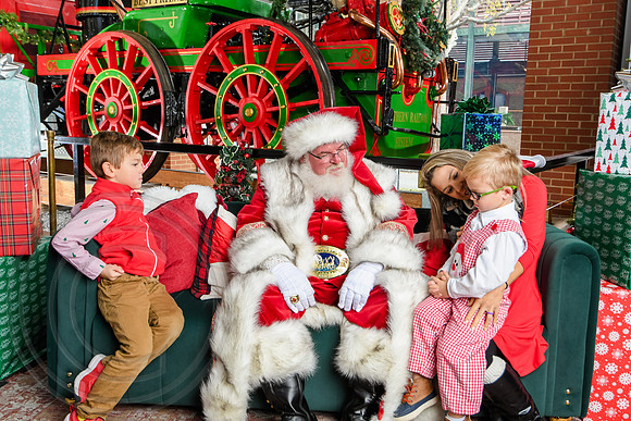 RKPhoto-2025-TheCharlestonSanta-Nov30-0994