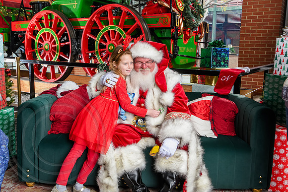 RKPhoto-2025-TheCharlestonSanta-Nov30-1000