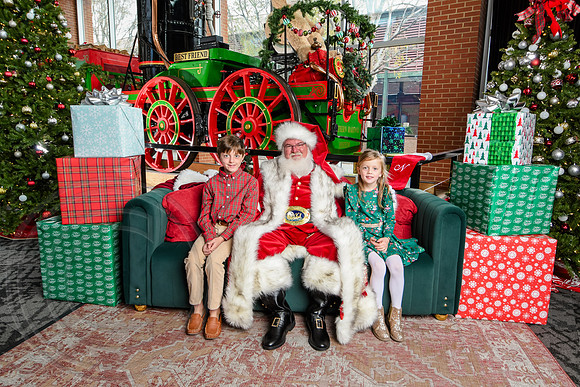 RKPhoto-2025-TheCharlestonSanta-Nov30-1001