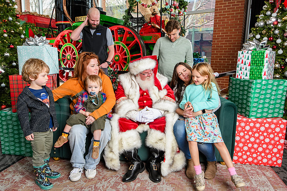 RKPhoto-2025-TheCharlestonSanta-Nov30-1008