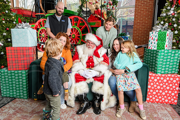 RKPhoto-2025-TheCharlestonSanta-Nov30-1009