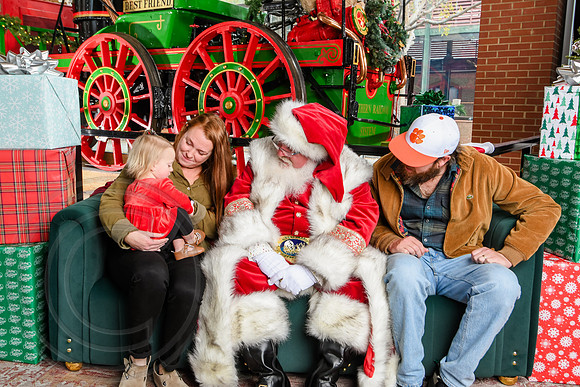 RKPhoto-2025-TheCharlestonSanta-Nov30-1020