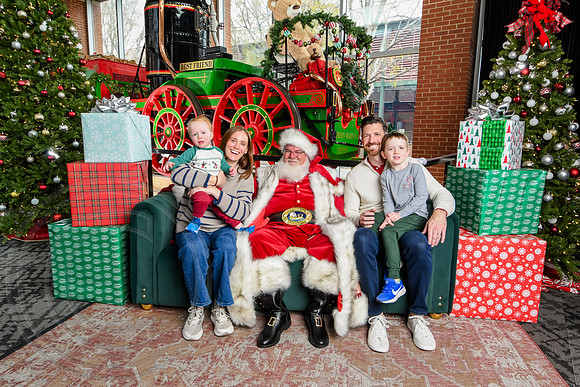 RKPhoto-2025-TheCharlestonSanta-Nov30-1024