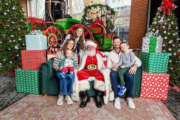 RKPhoto-2025-TheCharlestonSanta-Nov30-1025