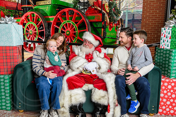 RKPhoto-2025-TheCharlestonSanta-Nov30-1028