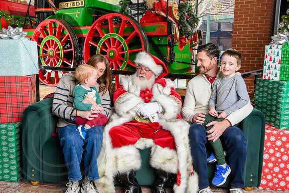 RKPhoto-2025-TheCharlestonSanta-Nov30-1029