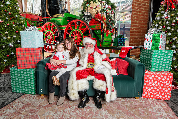 RKPhoto-2025-TheCharlestonSanta-Nov30-1030
