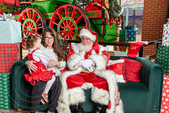 RKPhoto-2025-TheCharlestonSanta-Nov30-1032