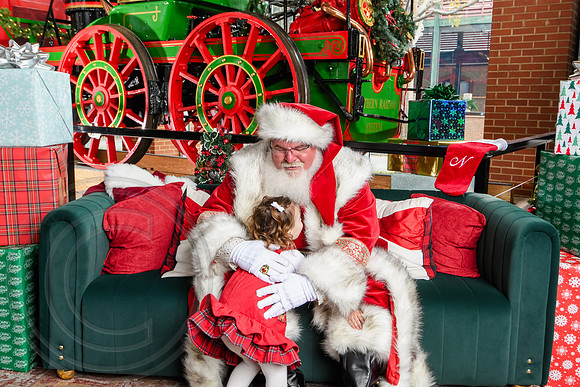 RKPhoto-2025-TheCharlestonSanta-Nov30-1033