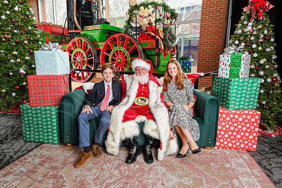 RKPhoto-2025-TheCharlestonSanta-Nov30-1034