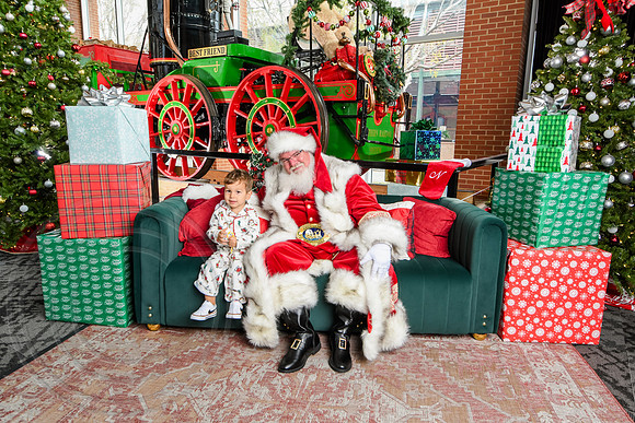 RKPhoto-2025-TheCharlestonSanta-Nov30-1039