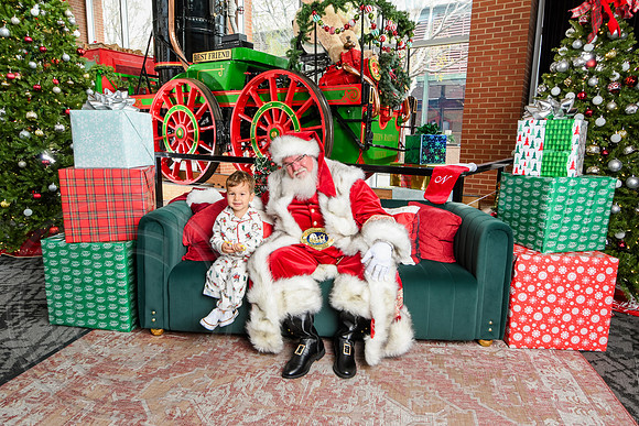 RKPhoto-2025-TheCharlestonSanta-Nov30-1040