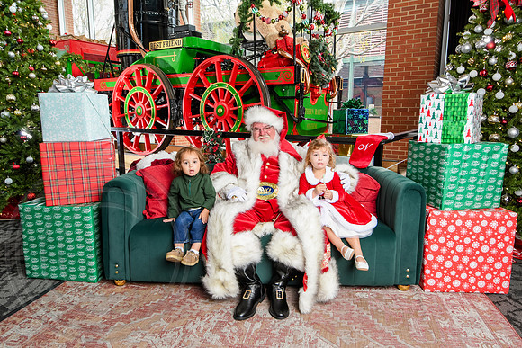 RKPhoto-2025-TheCharlestonSanta-Nov30-1059