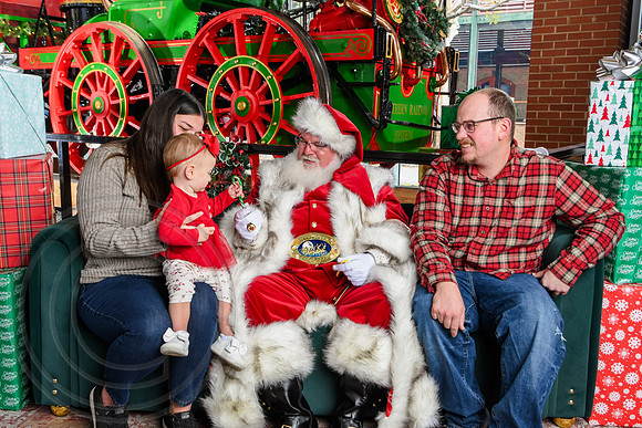RKPhoto-2025-TheCharlestonSanta-Nov30-1070