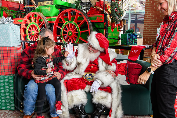 RKPhoto-2025-TheCharlestonSanta-Nov30-1084