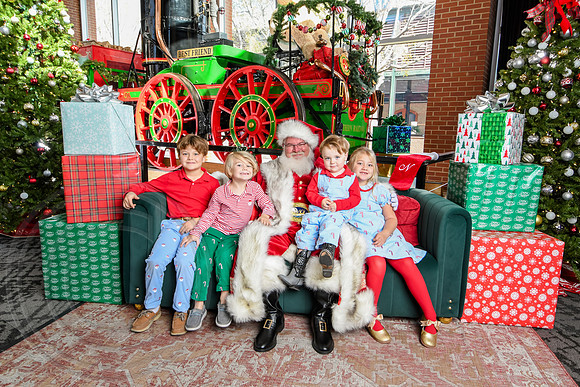 RKPhoto-2025-TheCharlestonSanta-Nov30-1085