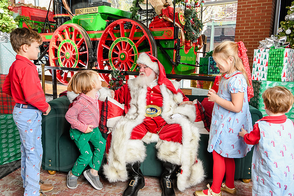 RKPhoto-2025-TheCharlestonSanta-Nov30-1088