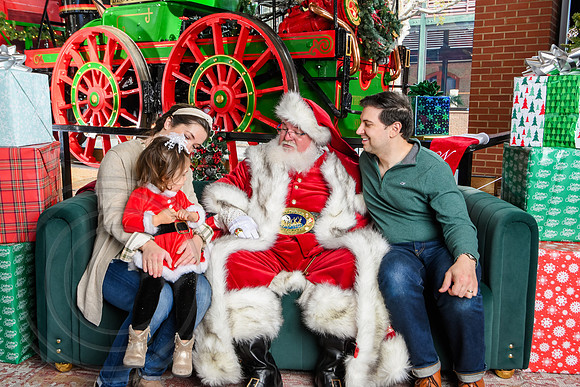 RKPhoto-2025-TheCharlestonSanta-Nov30-1099