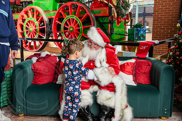 RKPhoto-2025-TheCharlestonSanta-Nov30-1106