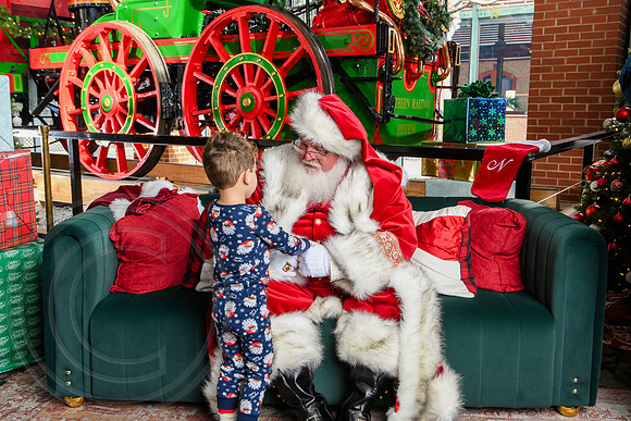 RKPhoto-2025-TheCharlestonSanta-Nov30-1107