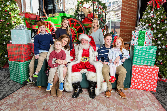 RKPhoto-2025-TheCharlestonSanta-Nov30-1111