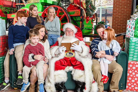 RKPhoto-2025-TheCharlestonSanta-Nov30-1114