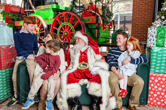 RKPhoto-2025-TheCharlestonSanta-Nov30-1115