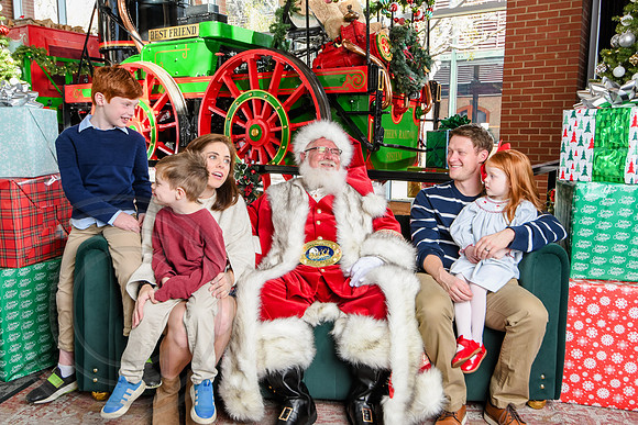 RKPhoto-2025-TheCharlestonSanta-Nov30-1116