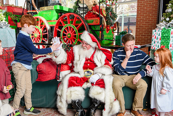 RKPhoto-2025-TheCharlestonSanta-Nov30-1117