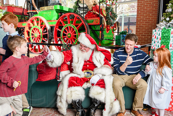 RKPhoto-2025-TheCharlestonSanta-Nov30-1118