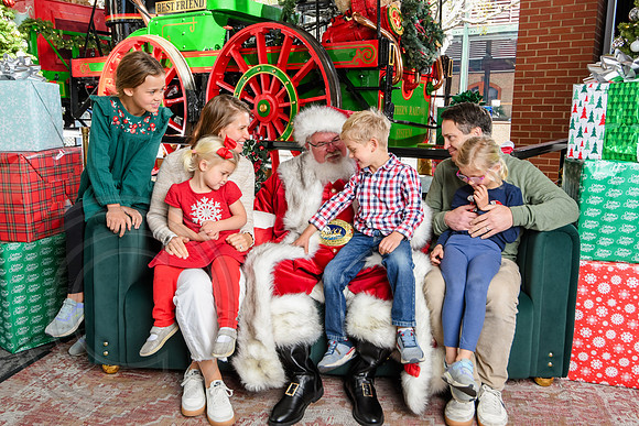 RKPhoto-2025-TheCharlestonSanta-Nov30-1122