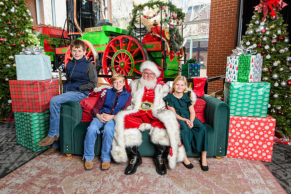 RKPhoto-2025-TheCharlestonSanta-Nov30-1130