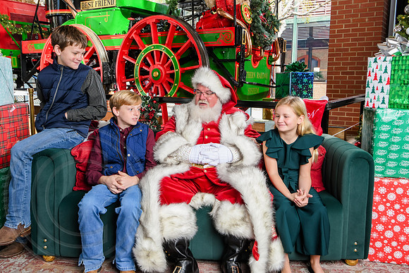 RKPhoto-2025-TheCharlestonSanta-Nov30-1131