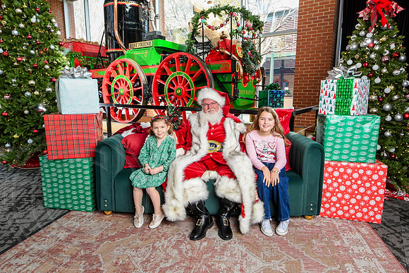 RKPhoto-2025-TheCharlestonSanta-Nov30-1133