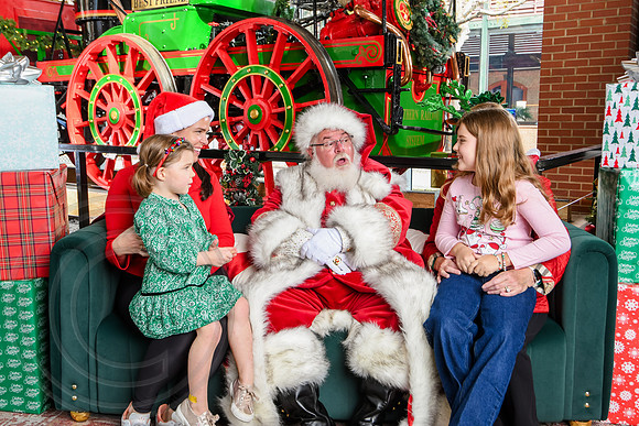 RKPhoto-2025-TheCharlestonSanta-Nov30-1138