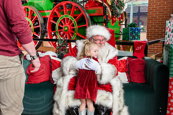 RKPhoto-2025-TheCharlestonSanta-Nov30-1146